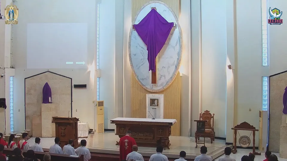 Via crucis agung komunitas Paroki SMDTBA Tulungagung mengenang perjalanan Kristus ke Golgota