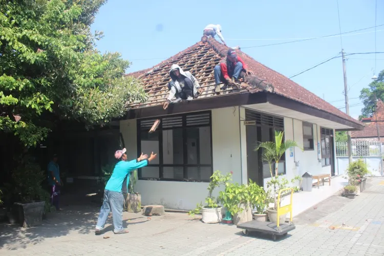 Pembongkaran Griya Pastoral Umat – Dokumentasi Paroki SMDTBA Tulungagung