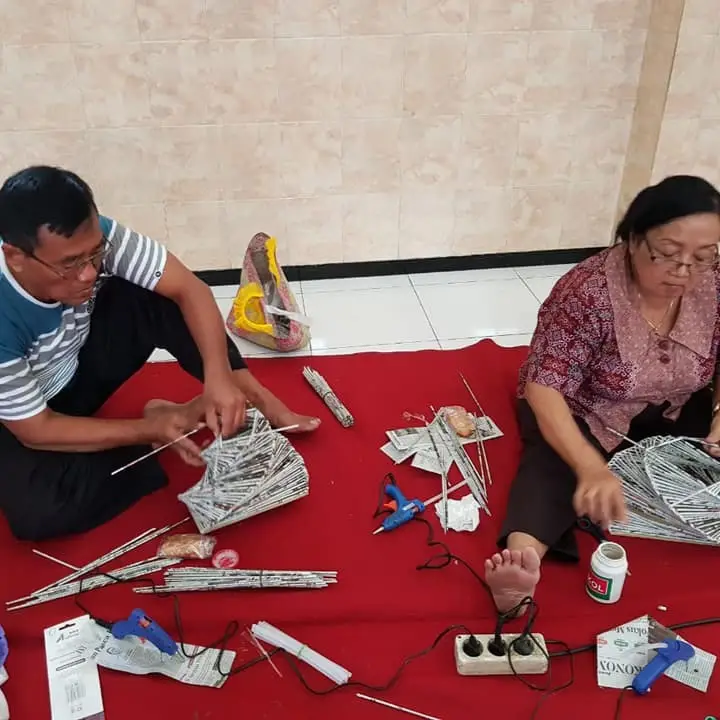 PSE Membuat Karya Dari Barang Bekas